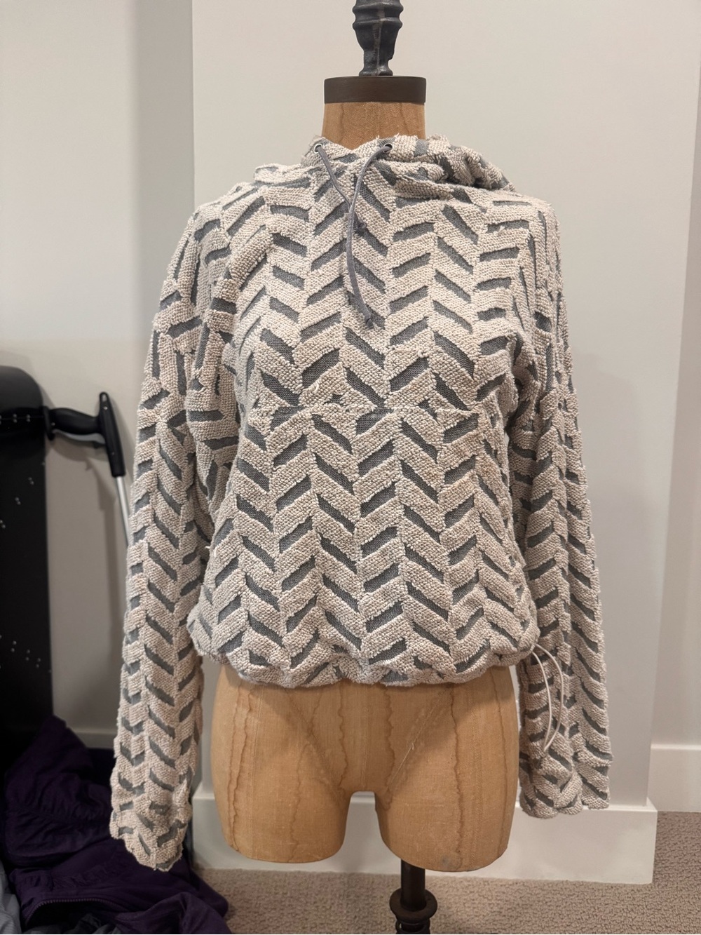 Koral Chevron Knit Hoodie Sweater - Gray & Cream